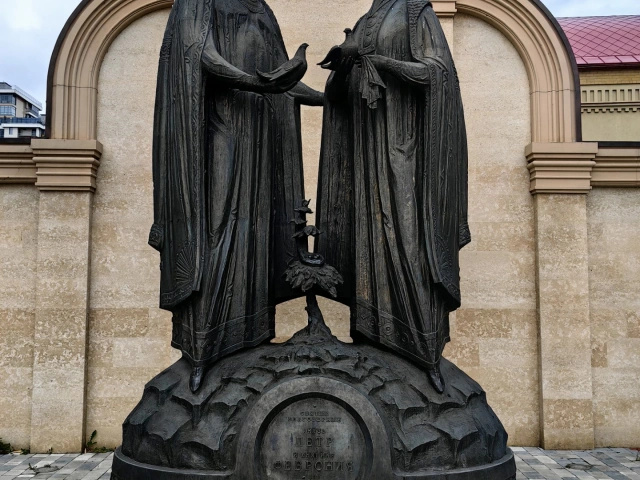 Памятник Петр и Феврония Муромские