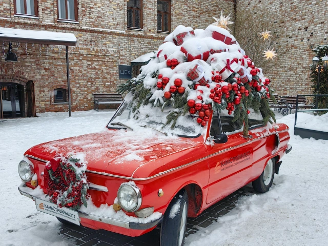 Новогодняя фотозона с автомобилем от КамаСтройИнвест на Каюма Насыри