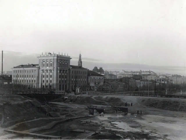 Вид с набережной озера Кабан на Площадь Тукая в 1950 году