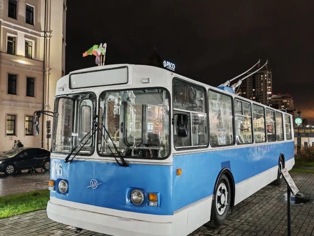 Троллейбус ЗиУ-5