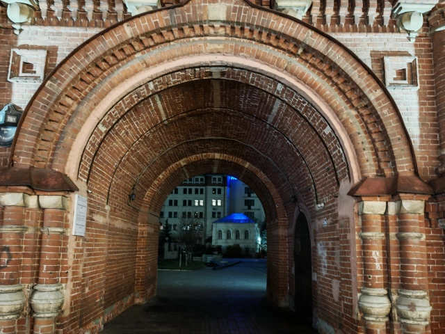 Арка колокольни Богоявленского собора