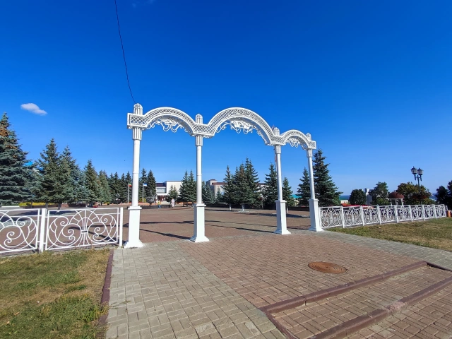 Арка на площади Державина в Лаишево