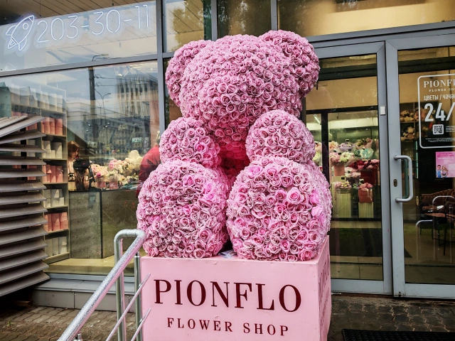 Розовый медвежонок из роз ПионФло