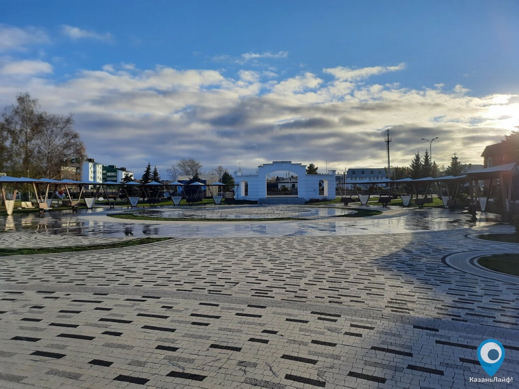 Арка на Комсомольской площади в Кукморе