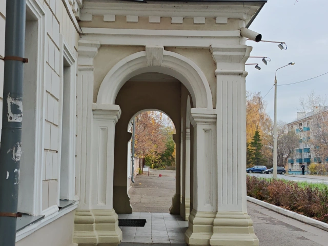 Арка дома на Лукницкого, 3