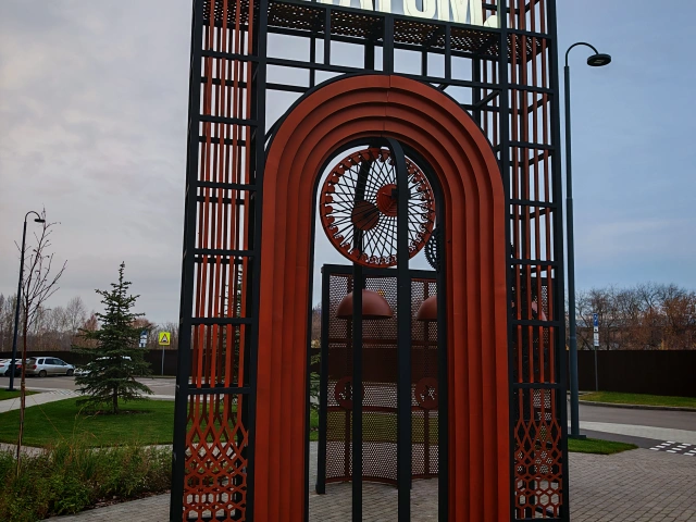 Инсталляция у ЖК STATUM