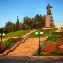 Лестница к памятнику Муллануру Вахитову 0