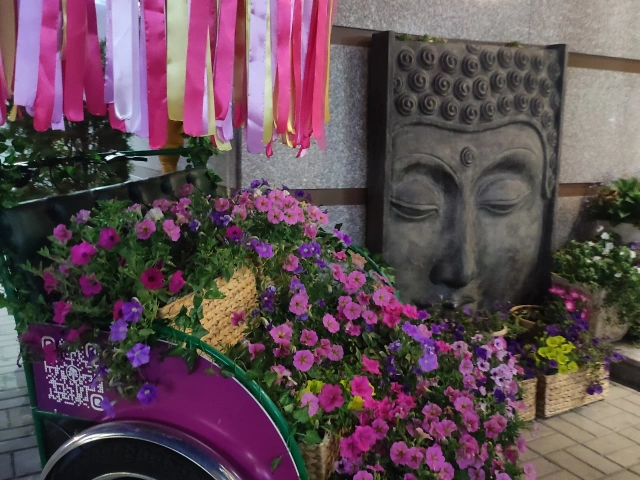 Декорация Велорикша перед Crown Thai SPA