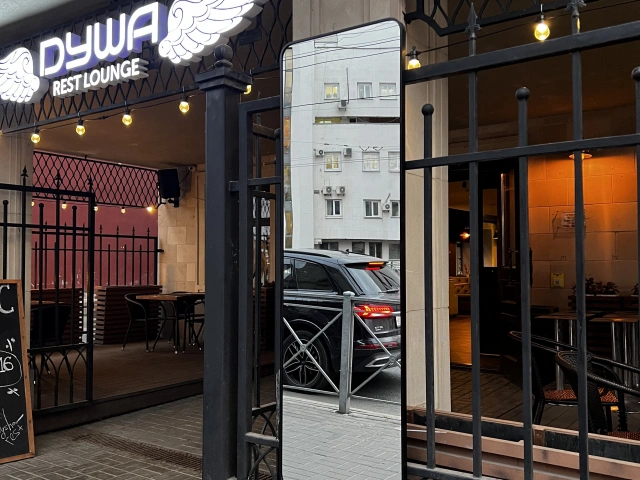 Зеркало у ресторана Душа на Пушкина, 26