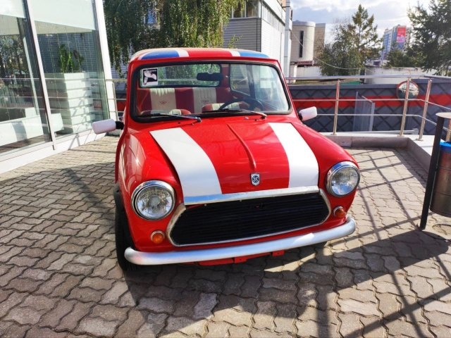 Машина возле салона АвтосетьРФ