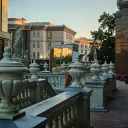 Красивая лестница для фото у дома на улице Касаткина 0