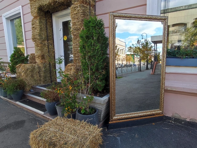 Фотозона с зеркалом на Большой Красной