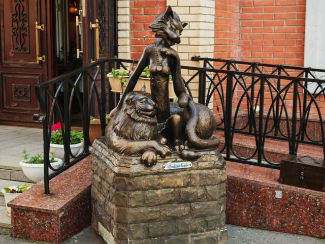 Скульптура Йошкина кошка