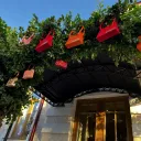 Декорация сумочки у входа в Хорошая девочка 0