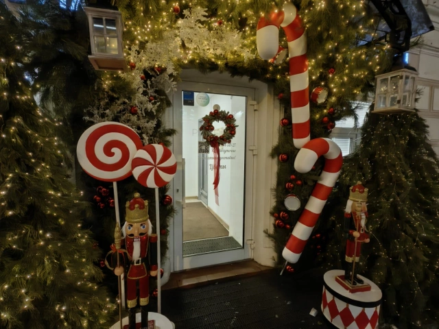 Новогодняя фотозона с зеркалом у Pionflo