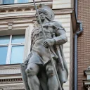 Красивая лестница для фото у дома на улице Касаткина 4