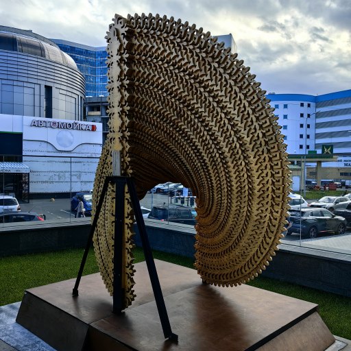 Скульптура Вечность у здания Urban 1
