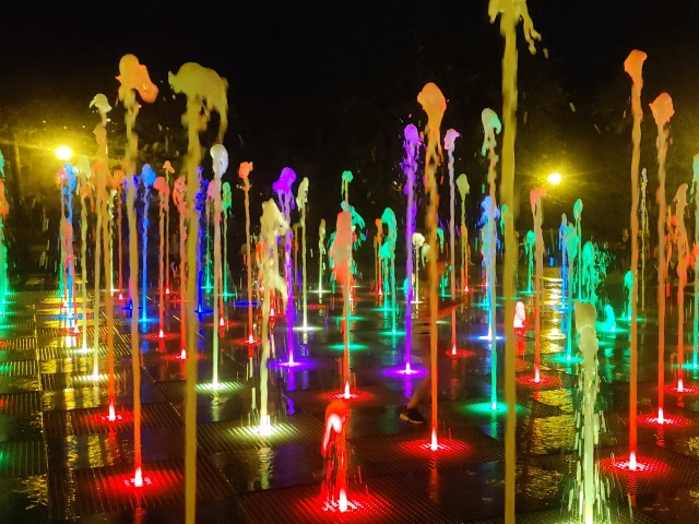 Поющие фонтаны в парке Горького