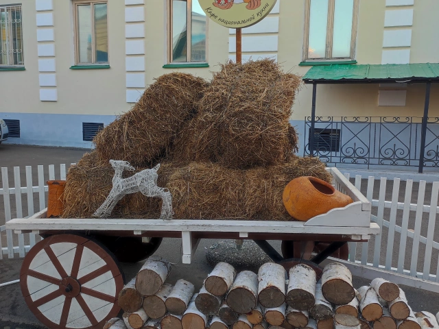 Фотозона тележка с сеном в Аш Бабай