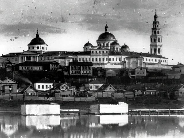 Вид на Казанский Богородицкий монастырь с Набережной Казанки в 1900-1917 годы