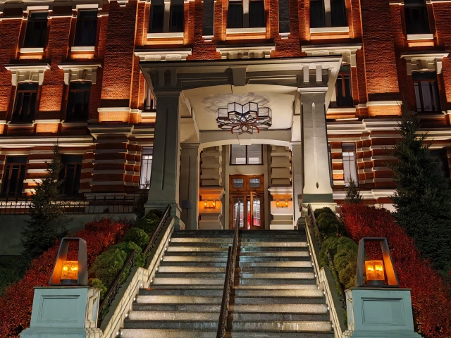 Лестница отеля Тасиго