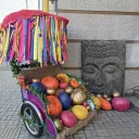 Зеркало и велорикша возле Crown Thai 1