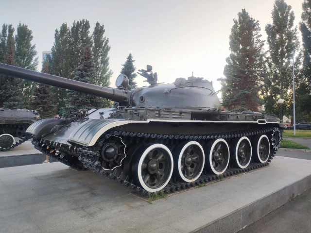 Военная техника в парке Победы
