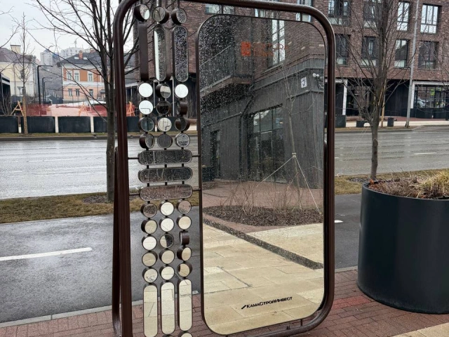 Зеркало у ЖК Кастура Таун