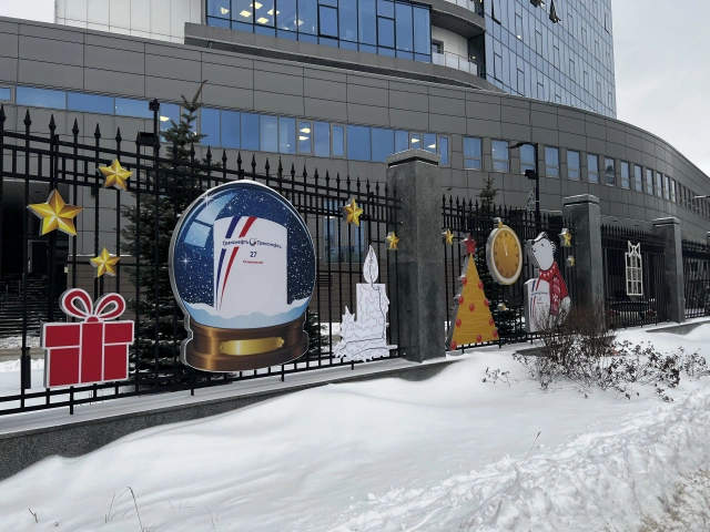 Новогодняя декорация у Транснефть-Прикамье