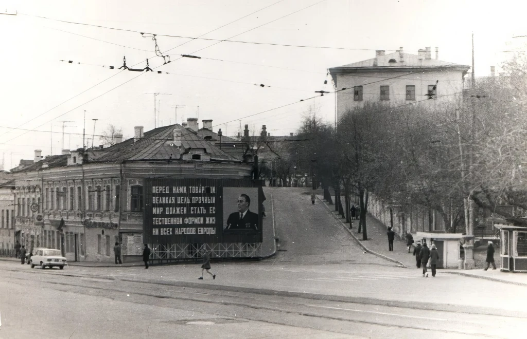 Перекресток Куйбышева - Нужина, Ленинский сад в 1970-е годы