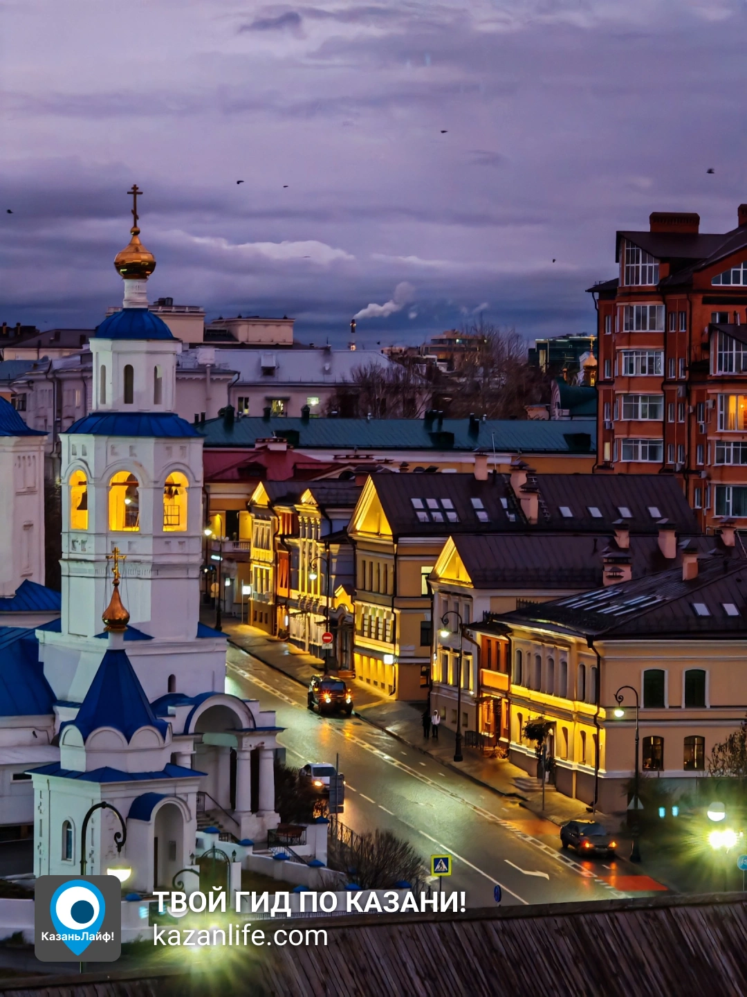 Дома с подсветкой на улице Большая Красная