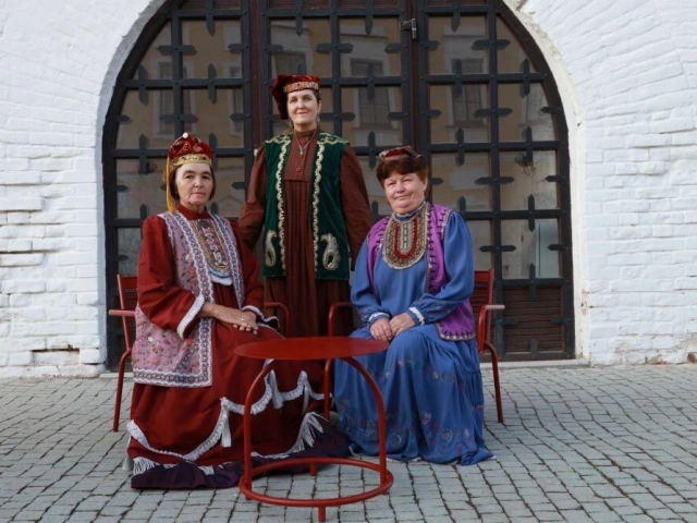 Секреты татарской одежды: чем отличается женский национальный костюм от мужского?